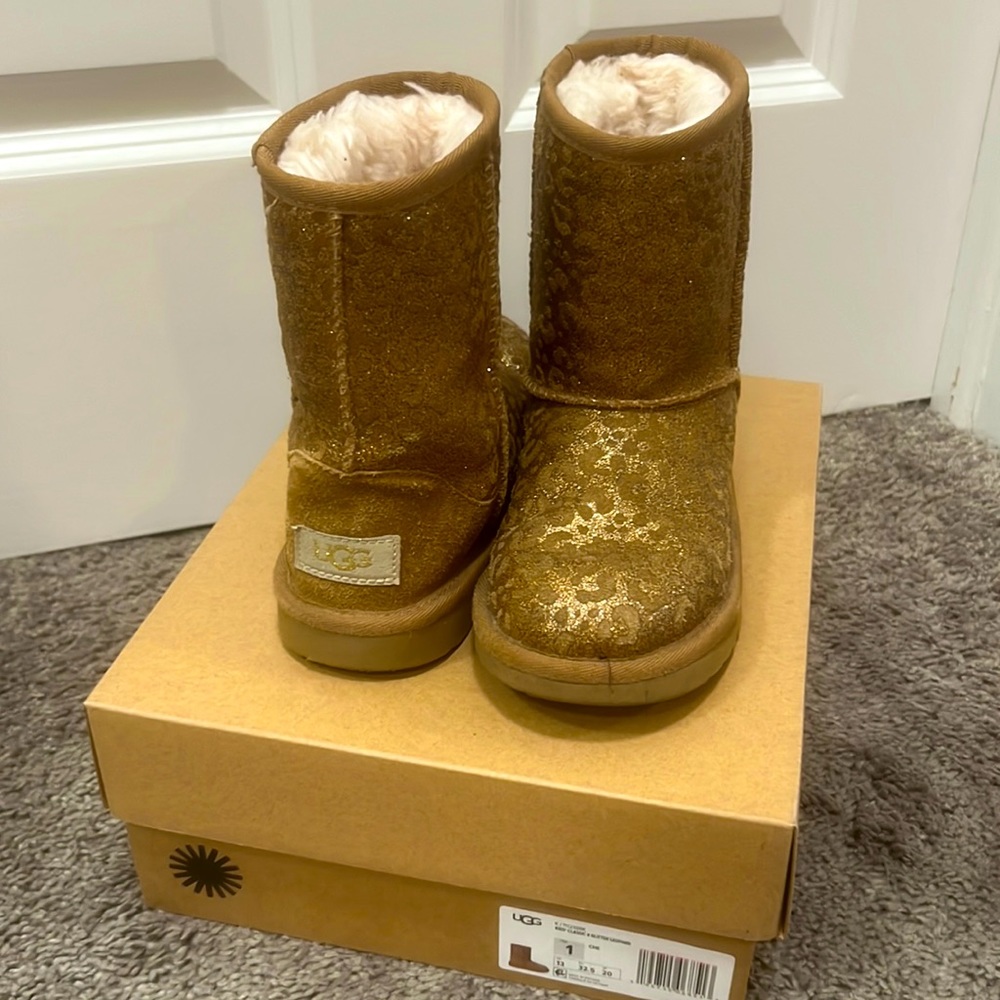 Kids Classic II Glitter Leopard Uggs